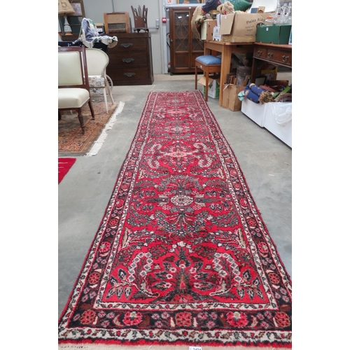 2424 - A red and black runner rug 410 x 84cm