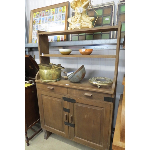 2296 - An oak kitchen dresser    (E)  £15-30