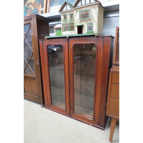 2461 - A Victorian mahogany 2 door bookcase