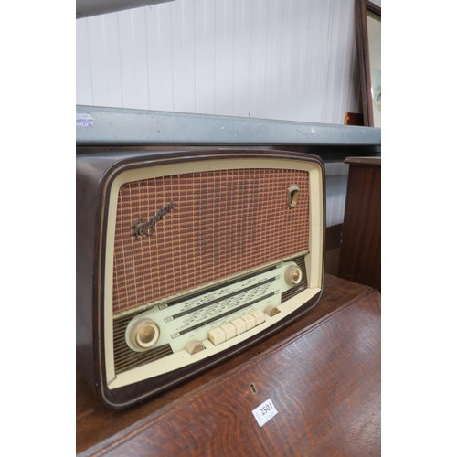 2502 - A retro Ferguson dial radio