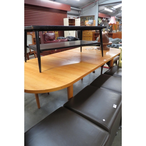 2517 - A 1970's beech extending dining table 196cm x 87cm    (R)  £40