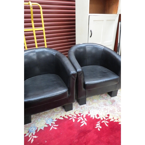 2524 - A pair of black leather tub chairs    (E)  £10-15