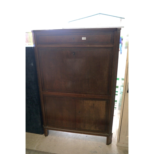 2531 - A French 19th century walnut cabinet with key    (R) £20