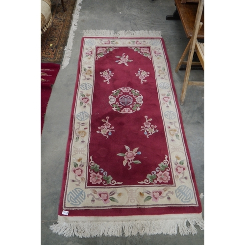 2421 - A pink and cream Chinese rug 34cmx186cm