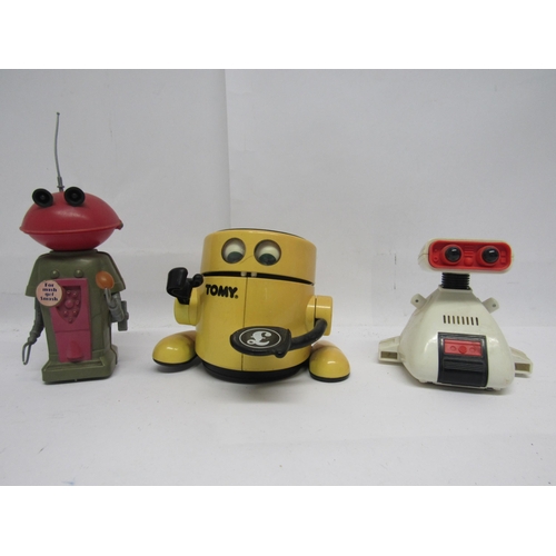 7073 - Two Tomy battery operated plastic robots to include Dingbot (missing arms) and Mr Money and a Marx c... 