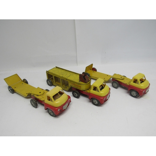 7087 - Three Wells Brimtoy clockwork tinplate articulated vehicles to include two low-loaders (one lacking ... 