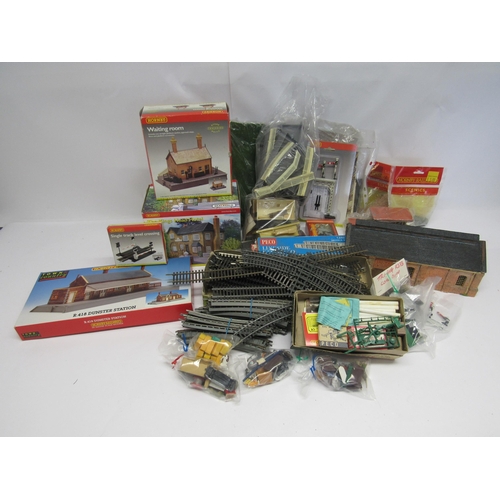 7361 - A collection of boxed and loose 00 gauge model railway buildings, scenic items, accessories and spar... 