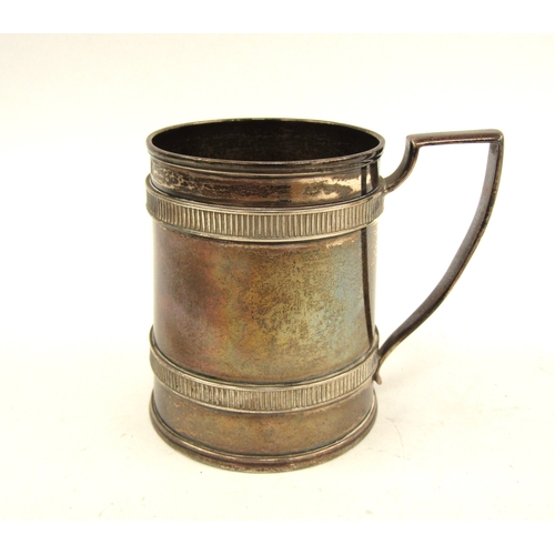 5069 - A George III silver tankard of plain barrel form, London 1808, makers mark unclear, 7.6cm tall, 162g