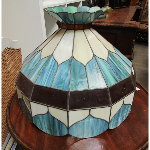 5520 - A large Tiffany style leaded glass lamp shade, approximately 54cm diameter