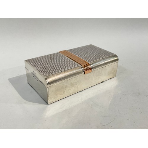 5068 - A Deacon and Francis silver deco cigarette box, 18cm x 9cm x 5.2cm