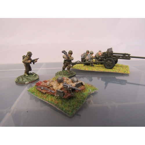 7292 - A collection of hand painted plastic and metal wargames WWII military miniature figures and dioramas... 