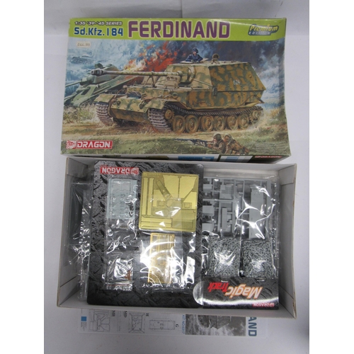 7342 - Five Dragon 1:35 scale military plastic model kits to include 6317 Sd.Kfz.184 Ferdinand, 6789 M6A1 H... 