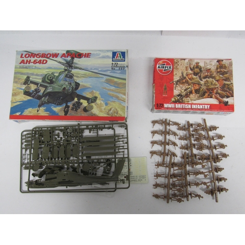 7347 - Nineteen assorted military plastic model kits and figures to include Airfix A06361 1:32 scale 17 Pou... 