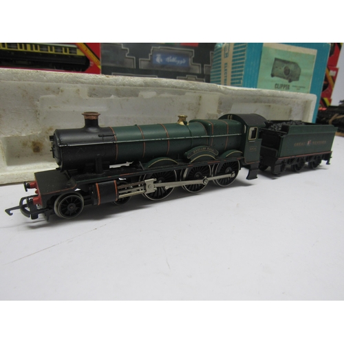 7360 - A collection of Hornby 00 gauge model railway locomotives, rolling stock and accessories to include ... 