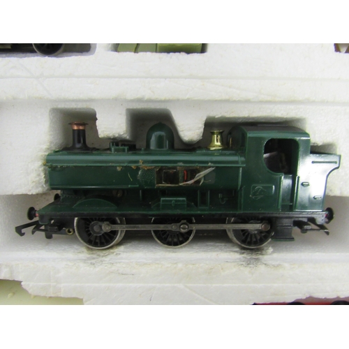 7360 - A collection of Hornby 00 gauge model railway locomotives, rolling stock and accessories to include ... 