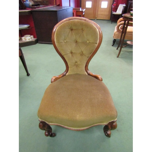 4015 - A mid-Victorian walnut button spoon backrest chair with slim waist over a serpentine front seat over... 