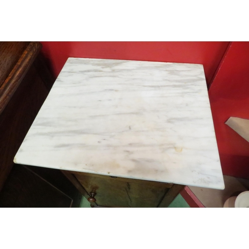 4046 - A Victorian French walnut bedside cabinet, the marble top over a single drawer and cupboard on a pli... 