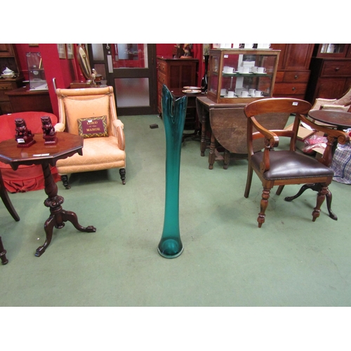 4172 - A green Polish Studio Art glass elongated vase, 108cm at tallest point