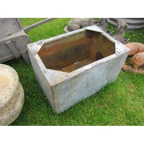 6139 - A riveted galvanised water tank, 23