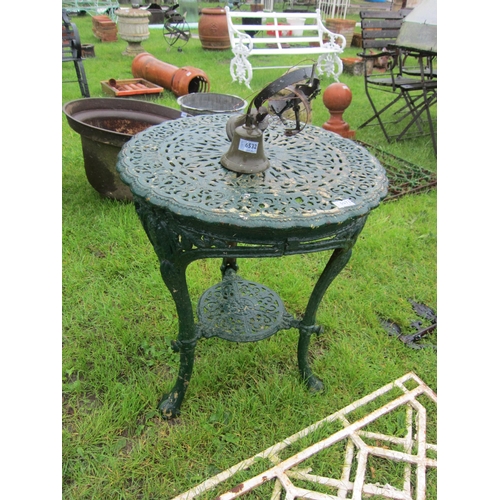 6533 - A 19th Century cast iron pub table    (R) £80