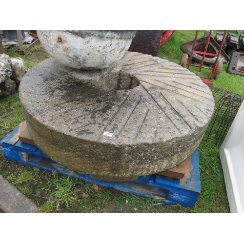 6583 - A large base plate millstone, 47