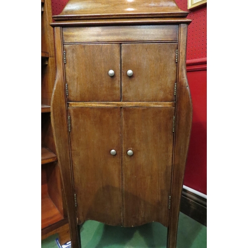 4039 - A His Masters Voice gramophone in cabinet