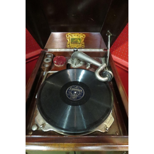 4039 - A His Masters Voice gramophone in cabinet
