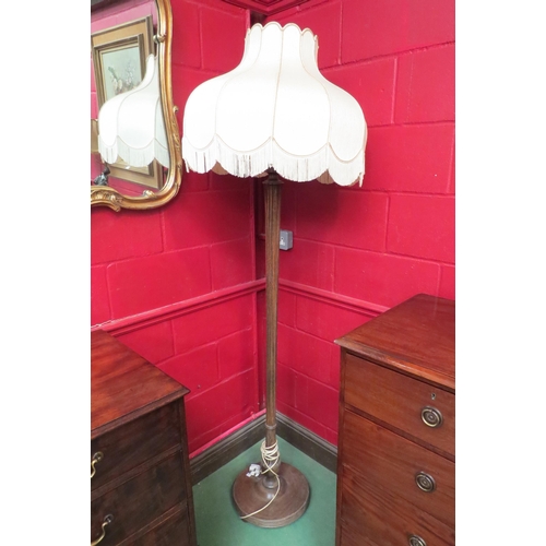 4131 - A reeded standard lamp with tasselled shade
