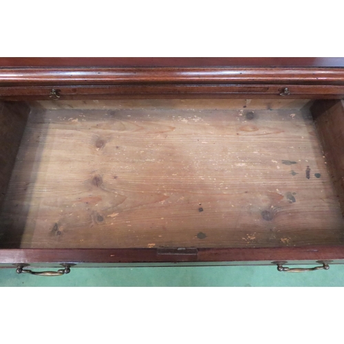 4147 - An early 19th Century flame mahogany bachelors chest, the fret lined brushing slide over four gradua... 