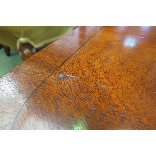 4155 - A 'Bevan and Funnell' crossbanded flame mahogany round corner occasional table on ring turned taperi... 