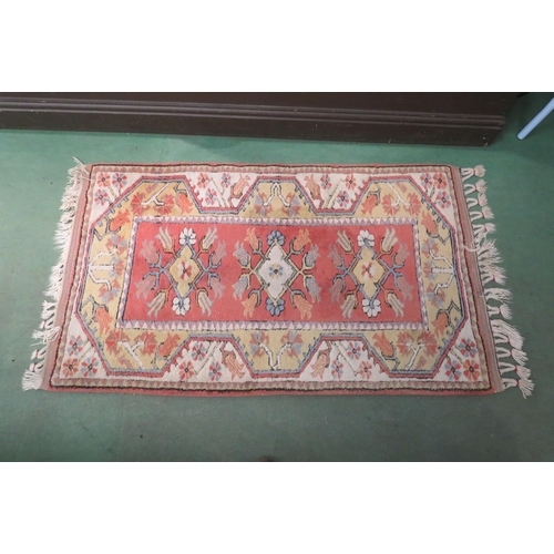 4171 - A peach ground Eastern wool rug, three central gulls and stepped border together with a chinese oval... 