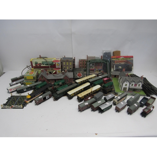 7363 - A collection of loose 00 gauge model railway rolling stock and accessories including Lima Intercity ... 