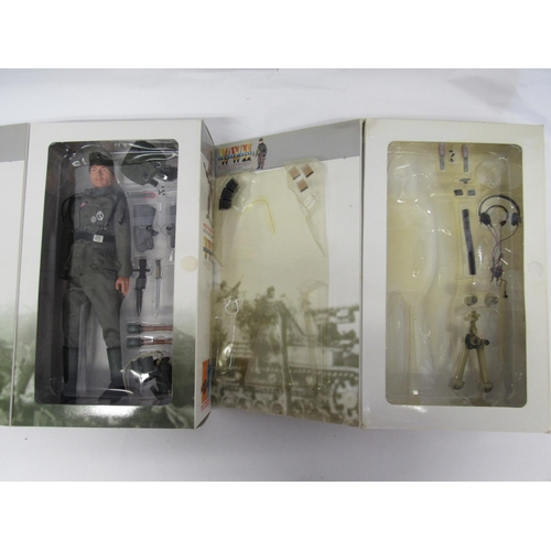 7220 - A Dragon Models WWII action figure in incorrect box with partial accessories, together with a water ... 