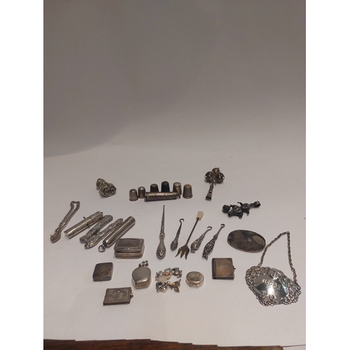 4330A - A collection of silver, 925 and white metal; thimbles, needle cases, button hooks, etc.
