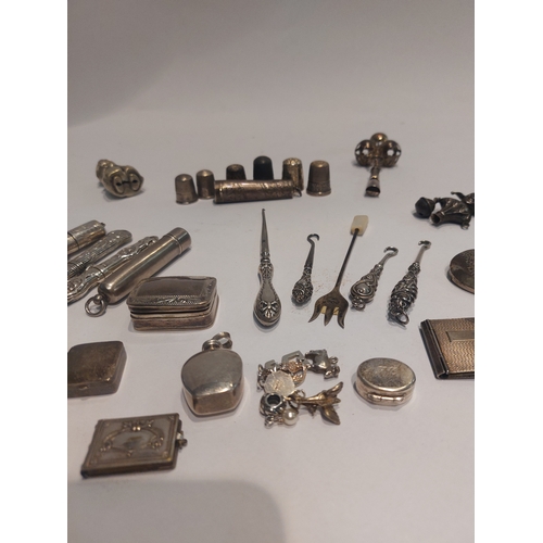 4330A - A collection of silver, 925 and white metal; thimbles, needle cases, button hooks, etc.
