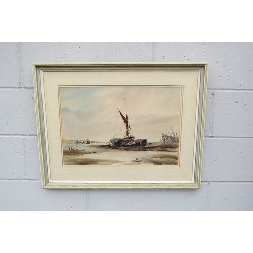 1069 - LESLIE L. HARDY MOORE (1807-1997) : A framed & glazed watercolour, Broads scene, boats on the mudfla... 