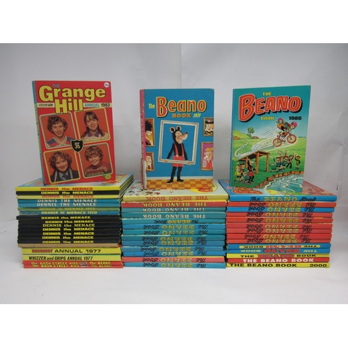 7209 - A near unbroken run of The Beano annuals 1971-2000 (missing 1993 only) together with other childrens... 