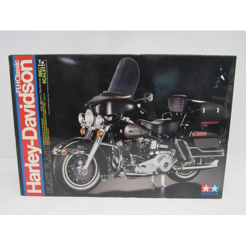 7333 - A Tamiya 1:6 Big Scale 16007 Harley Davidson FLH Classic Black Flash motorcycle plastic model kit (c... 