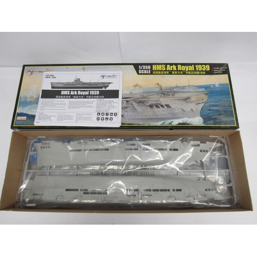 7323 - Two 1:350 scale warship plastic model kits to include Academy 14105 Queen Elizabeth Class HMS Warspi... 