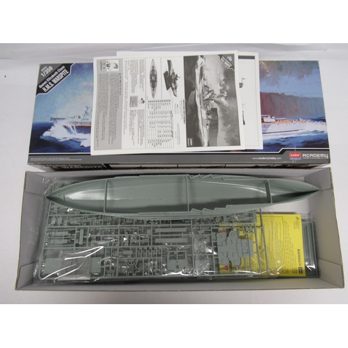 7323 - Two 1:350 scale warship plastic model kits to include Academy 14105 Queen Elizabeth Class HMS Warspi... 