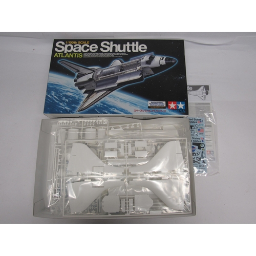 7317 - A Tamiya 1:100 scale 60402 Space Shuttle Atlantis plastic model kit (contents unchecked but appearin... 