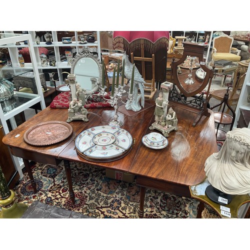 1088 - A Regency mahogany extending dining table, round-cornered top, on turned supports, 73.5cm tall x 164... 