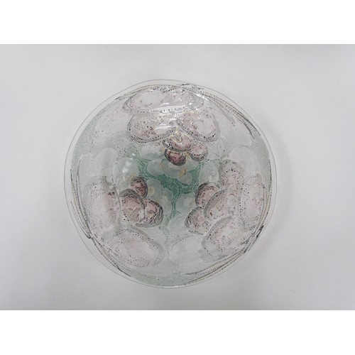 7147 - SALLY JEAN PENN-SMITH (XX): A Studio glass shallow bowl 