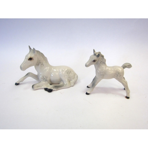 8097 - A Royal Doulton Foal (small stretched) in opaque gloss, model no. 997 together with a Beswick Foal (... 