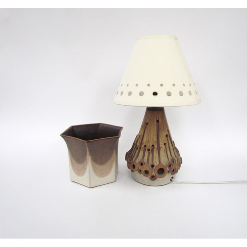 7123 - A ceramic table Lamp by 