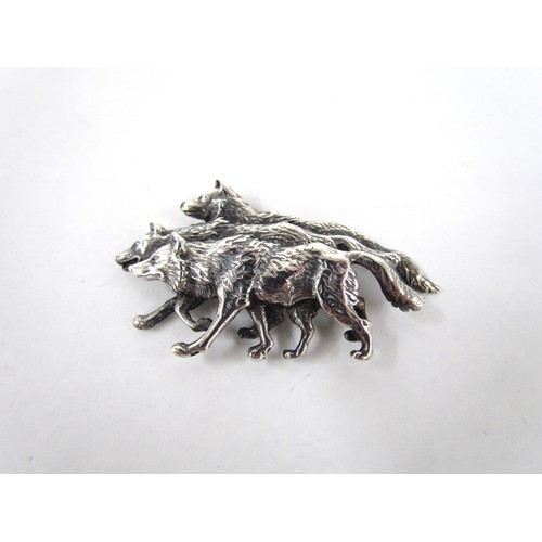 7255 - A silver brooch depicting three Wolves marked Sterling SC (silver cloud) 1980's.  7cm long x 4cm