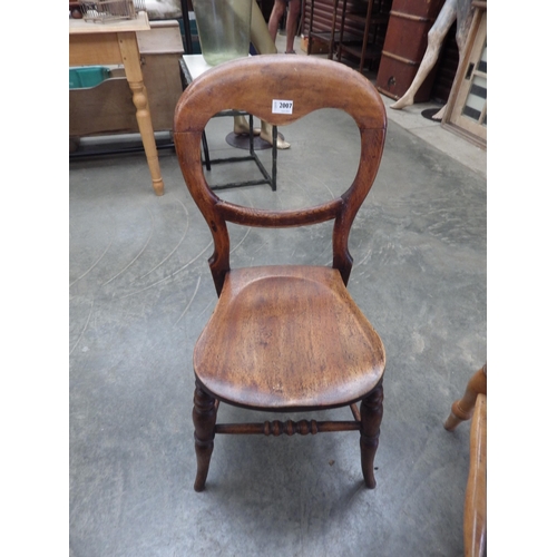 2069 - A 19th Century oak balloon-back chair