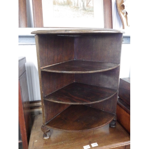 2088 - A 1930's/40's oak four tier corner shelf unit