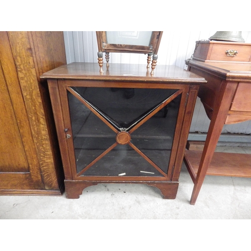 2093 - An Edwardian mahogany glazed cabinet, loose payne