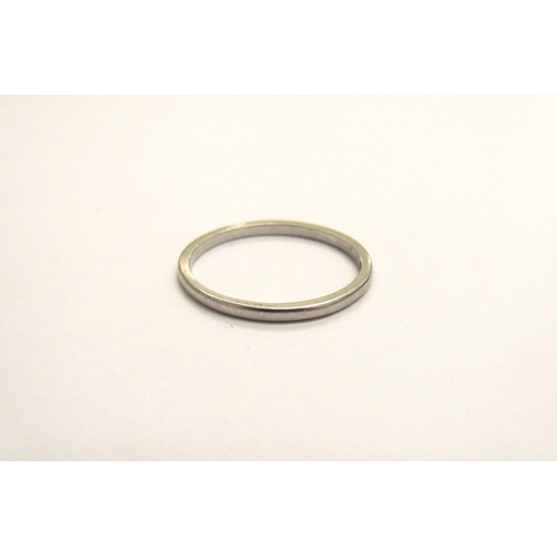 9210 - A Platinum band. Size R, 2.8g